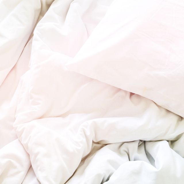 White, Bed sheet, Bedding, Textile, Linens, Duvet, Duvet cover, Fur, 