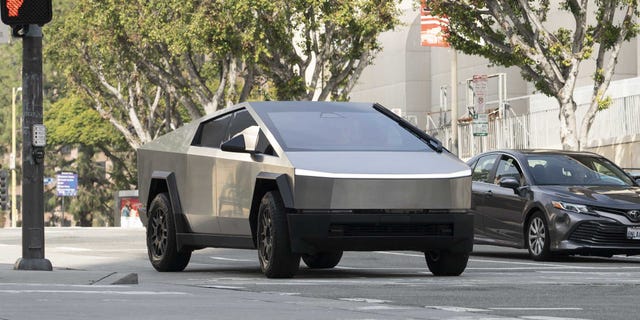 cybertruck, los angeles