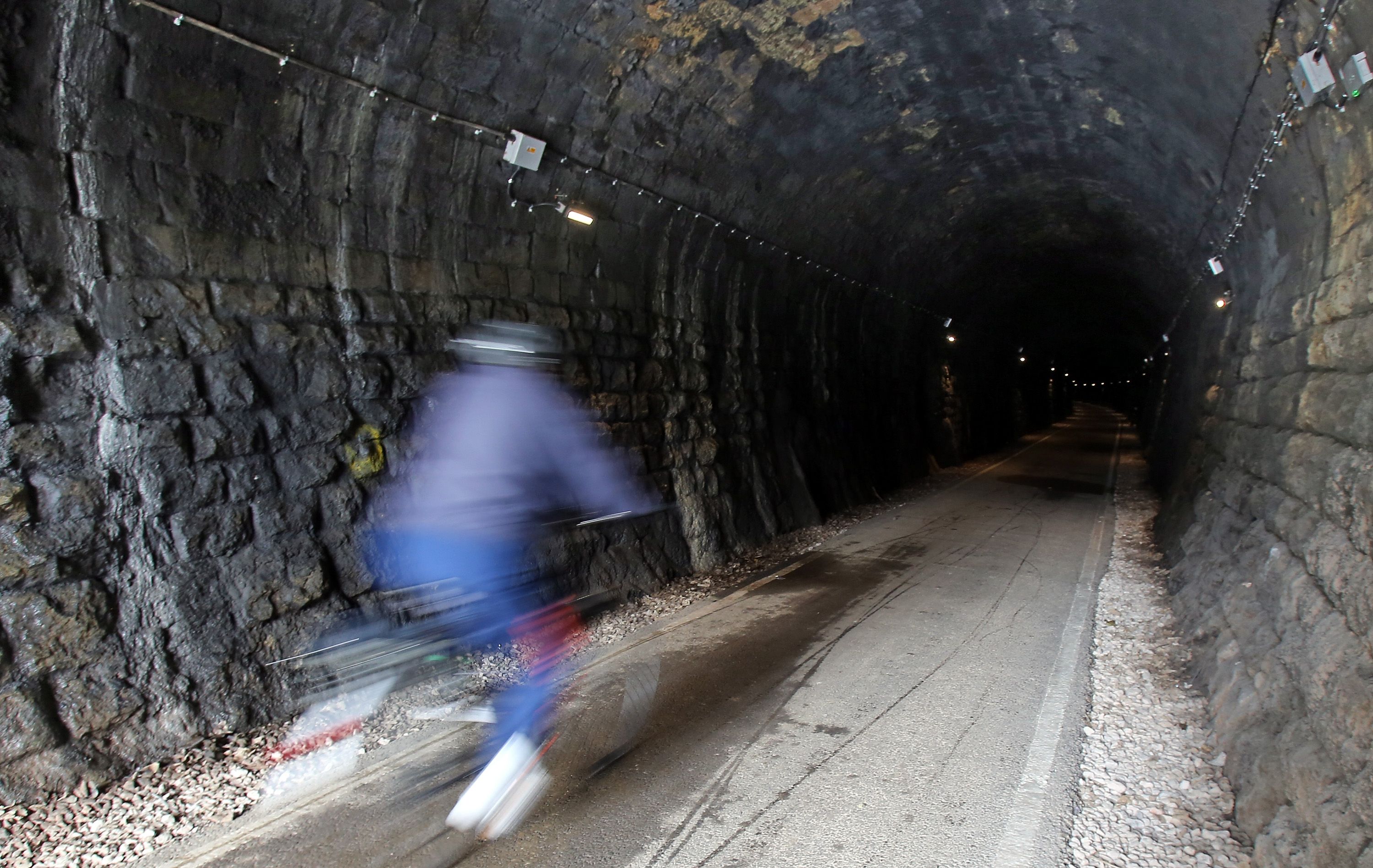 Tunnel Ultra: The mind-bending 200-mile ultra-marathon in the dark - BBC  Sport