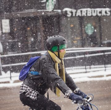 spring storm brings few inches of snow to chicago