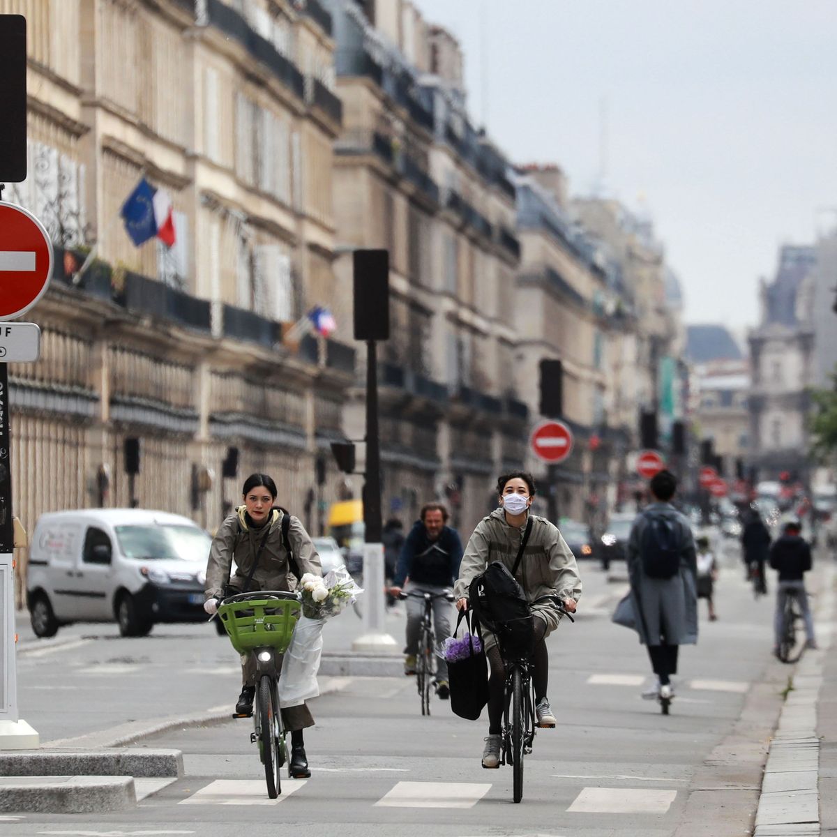 french cyclists in a busy bike lane during the coronavirus pandemic
