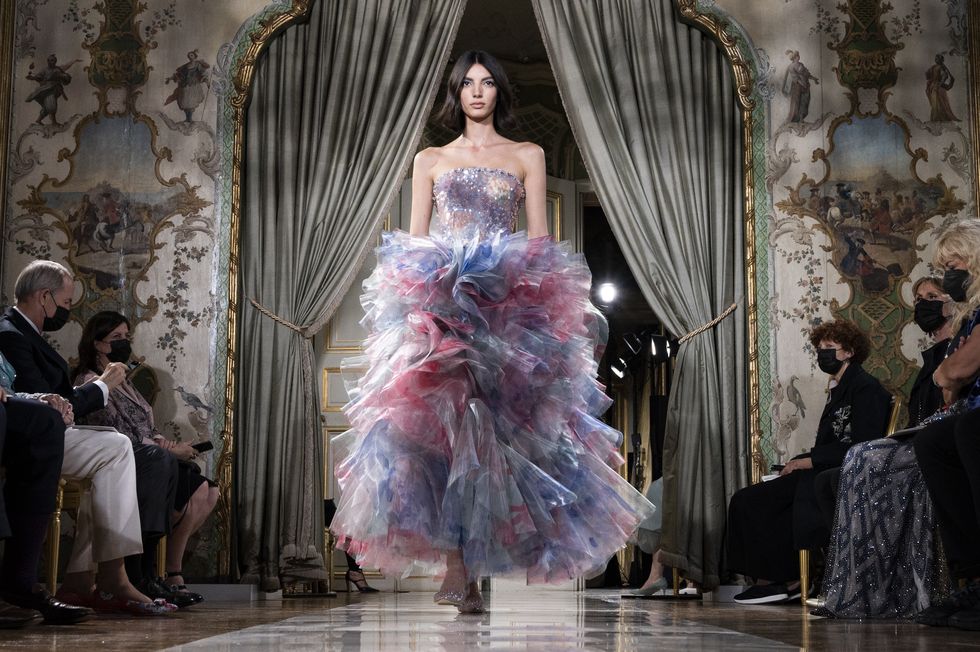 giorgio armani prive  runway paris fashion week  haute couture fallwinter 20212022