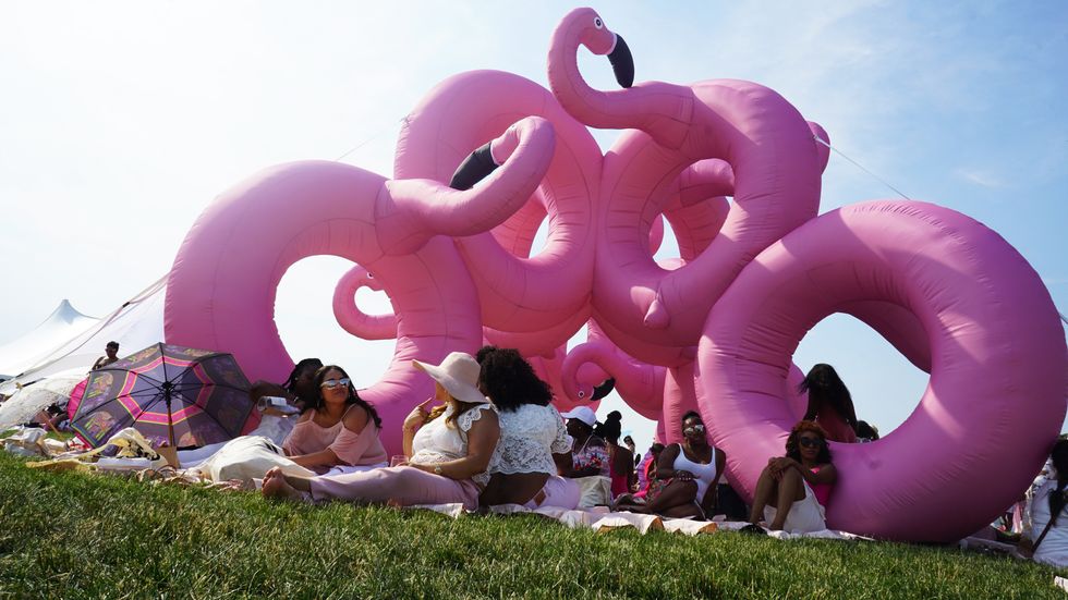 L'installazione Flamingo Torus di Cyril Lancelin a New York