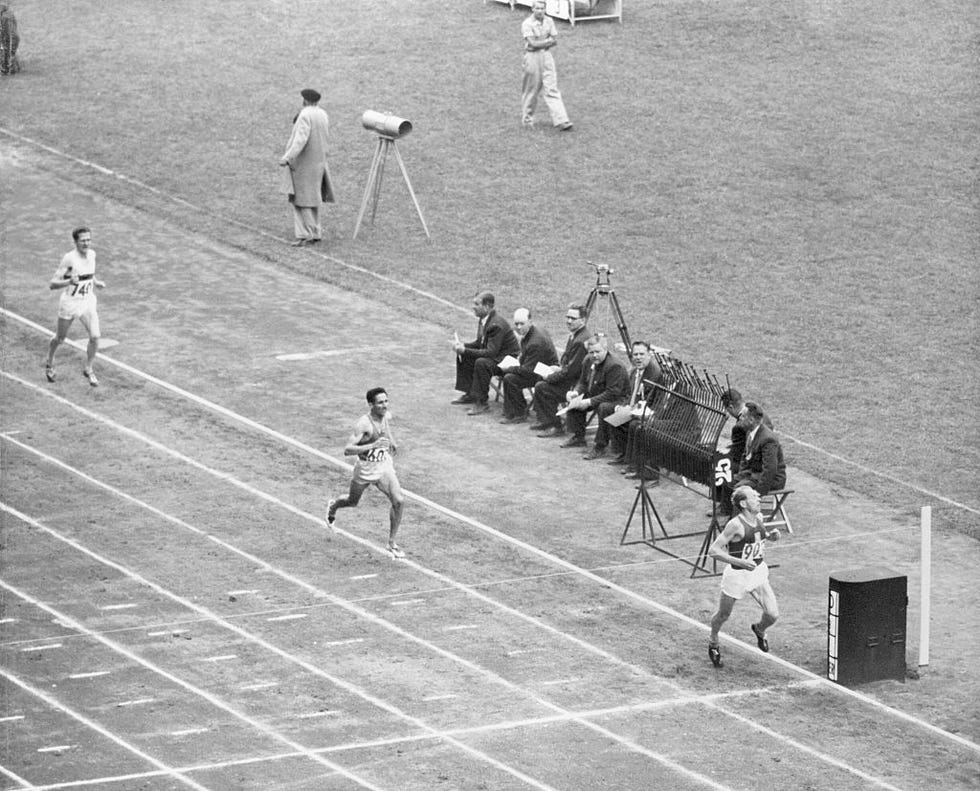 emil zatopek and competitors during track race