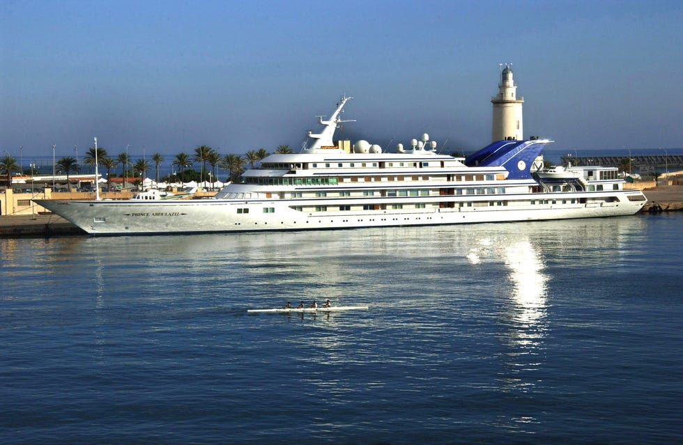 d3bcn1 dpa   the 120 m long luxury yacht called 'prince abdulaziz' of saudi arabia's king fahd lies in the harbour of malaga, spain, 4 october 2002