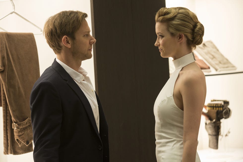 Hairstyle, Fashion, Standing, Dress, Shoulder, Formal wear, Fashion design, White-collar worker, Suit, Conversation, 