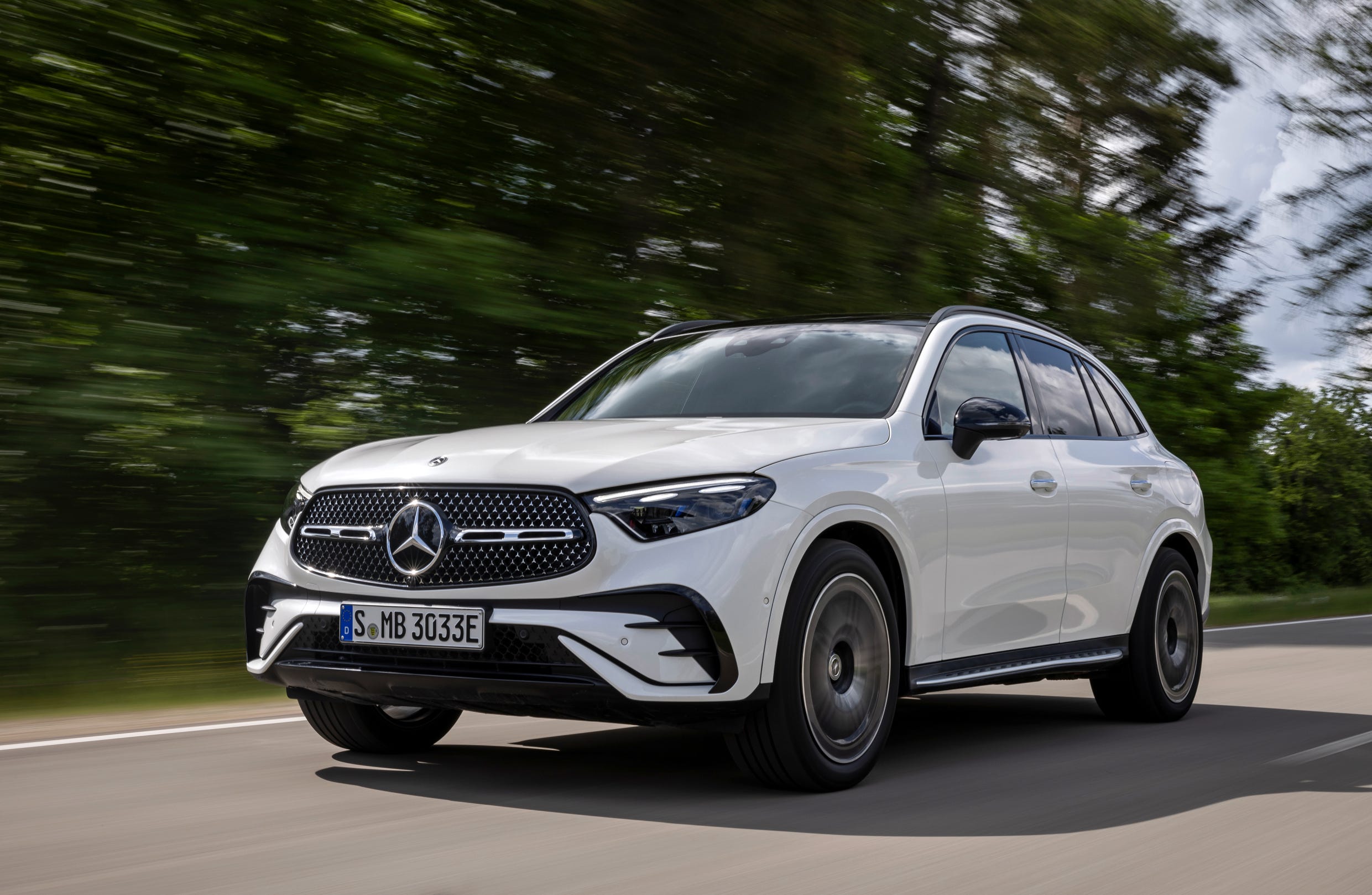 2025 MercedesBenz GLC 350e Photo Gallery