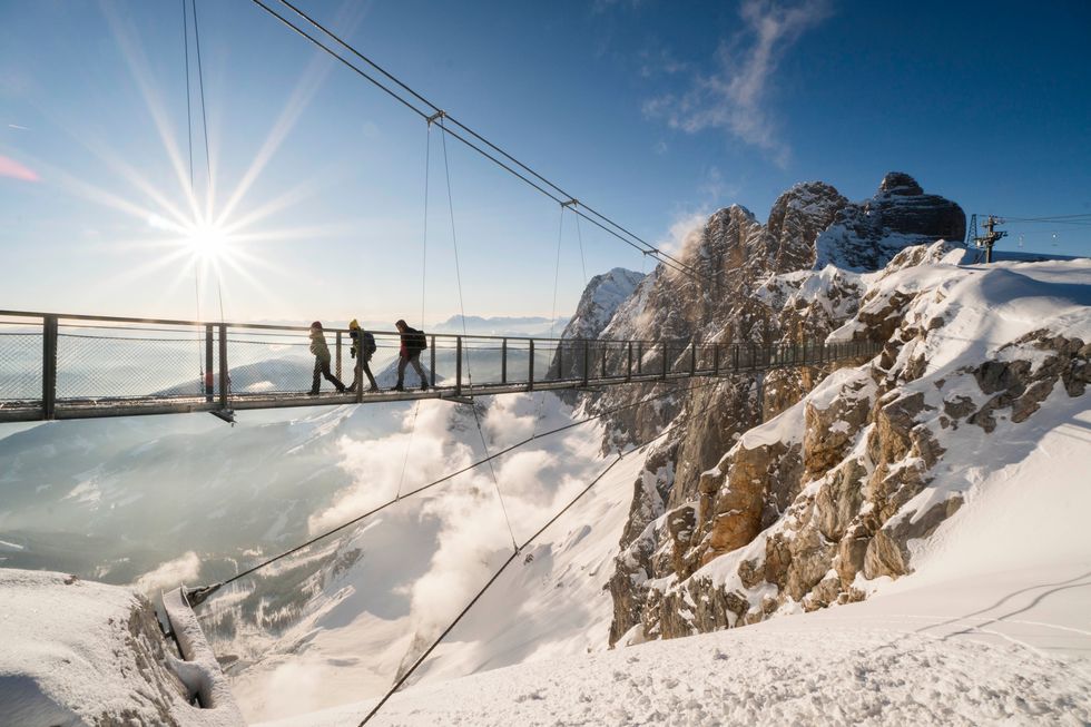 Op de hoogste hangbrug van Oostenrijk zweef je boven de Dachsteingletsjer Durf jij het aan