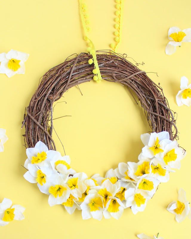 daffodil easter wreath