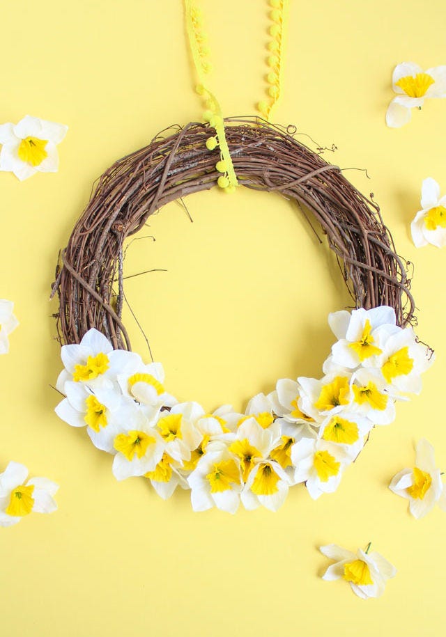 daffodil easter wreath