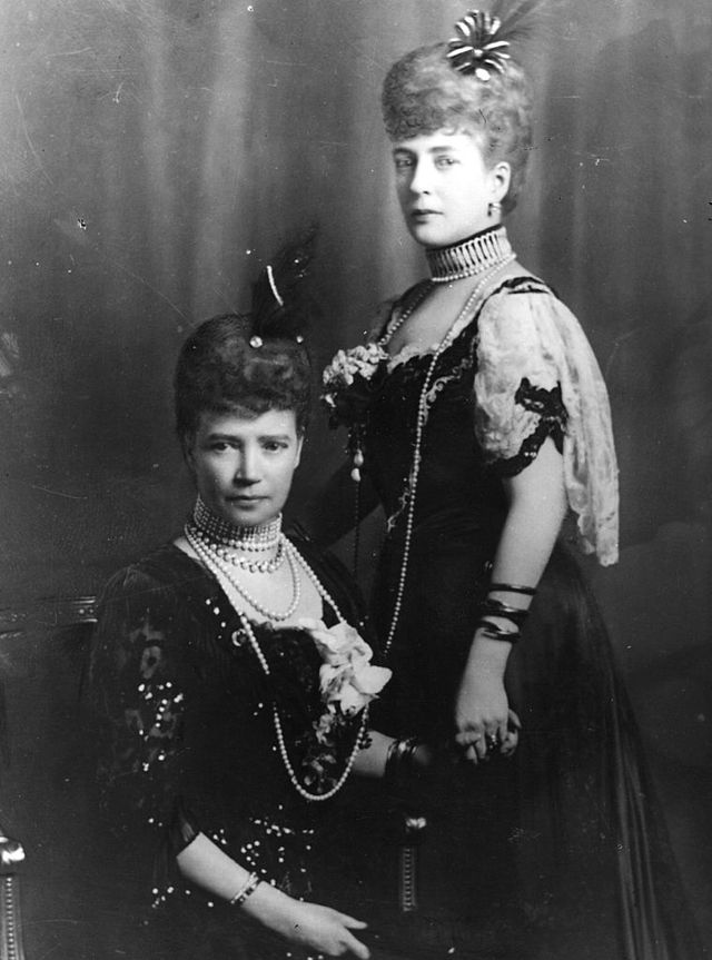 circa 1900  dowager empress maria fyodorovna, 1847   1928, left, wife of alexander iii, tsar of russia from 1881, with her sister queen alexandra, 1844   1925, queen consort of king edward vii of great britain, as princess of wales  photo by w  d downeyhulton archivegetty images