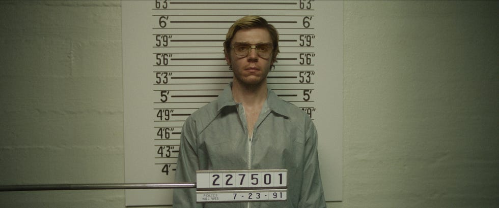 dahmer monster the jeffrey dahmer story evan peters as jeffrey dahmer in episode 102 of dahmer monster the jeffrey dahmer story cr courtesy of netflix © 2022