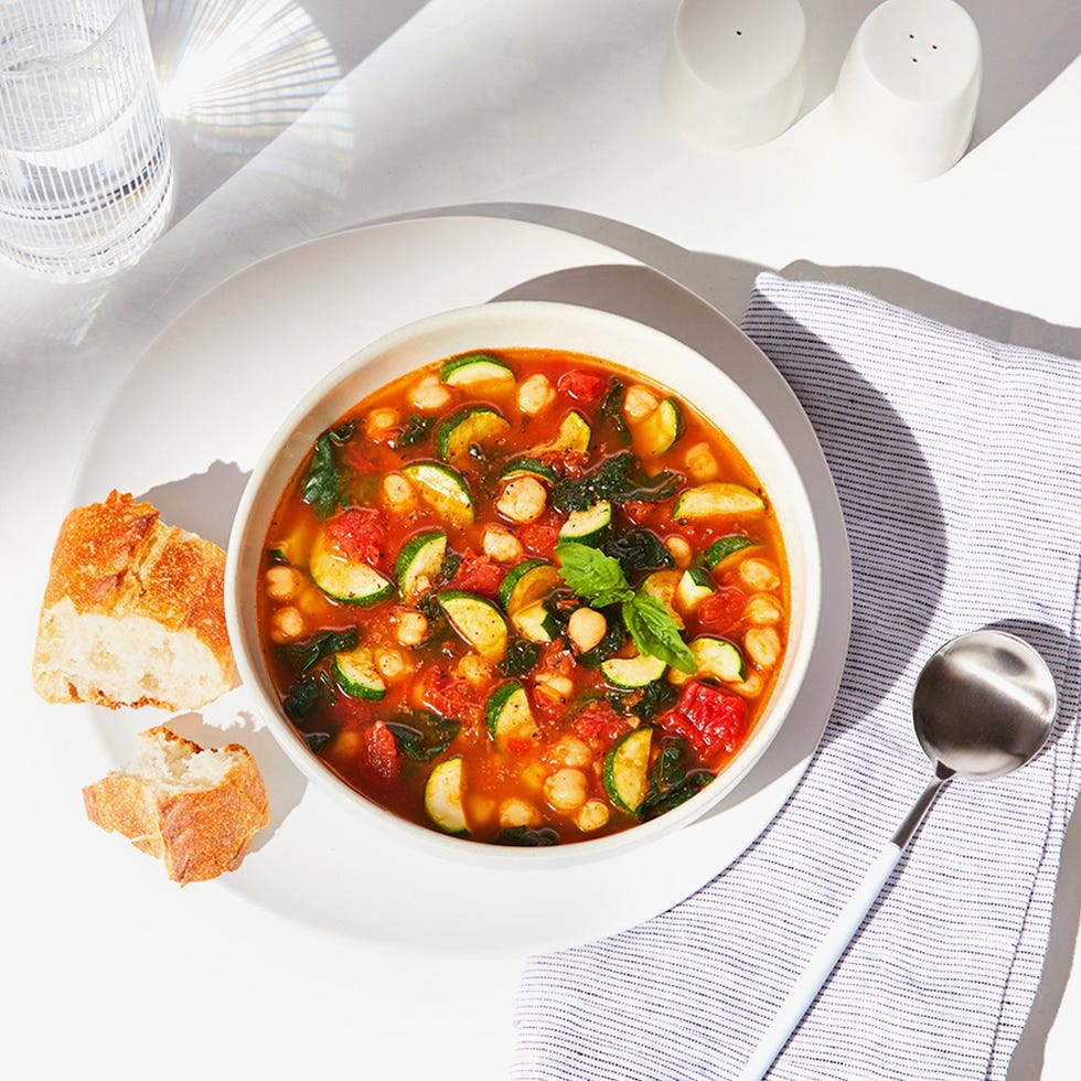 https://hips.hearstapps.com/hmg-prod/images/daily-harvest-weekly-soup-box-1567803689.jpg?crop=1xw:1xh;center,top&resize=980:*