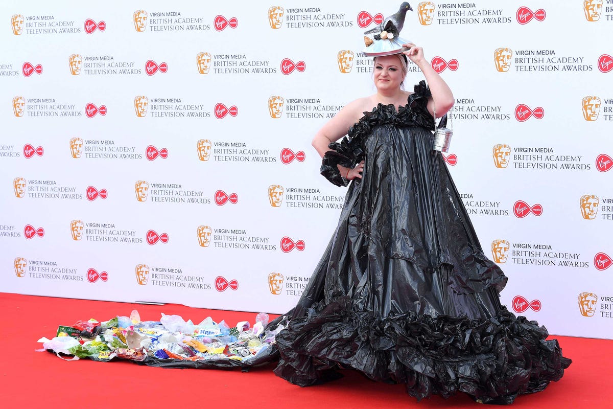 An actress wearing a dress made out of garbage bags, Academy