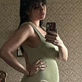 daisy lowe pregnant swimsuit photo