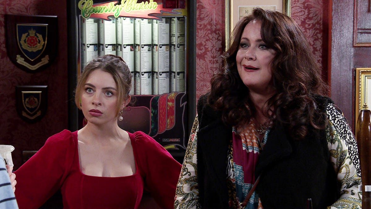 Coronation Street spoilers - Daisy's visitor threatens her secret
