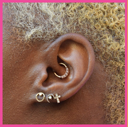Ear, Face, Body piercing, Skin, Nose, Body jewelry, Organ, Earrings, Cheek, Chin, 