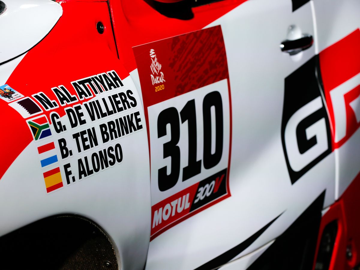 Alonso y sus compañeros de Toyota hacen su particular recreación del 'Mario  Kart