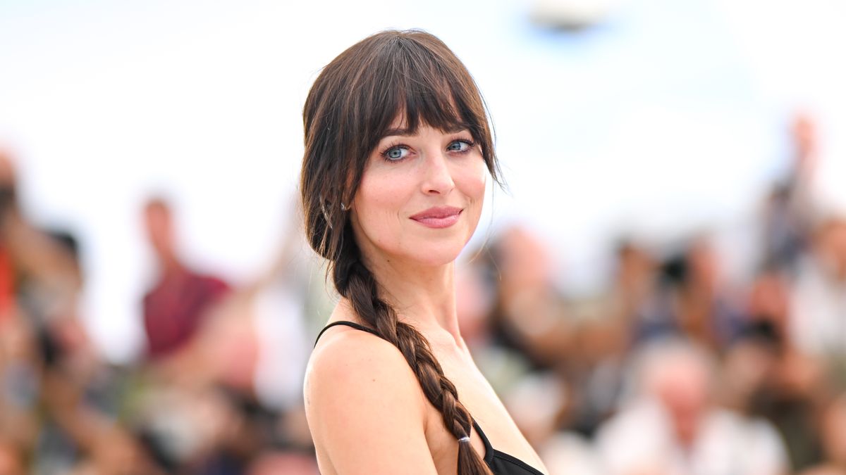 Vista previa de Dakota Johnson resuelve tus dilemas de citas