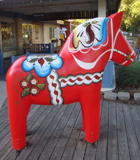 dala horse statue lindsborg, kansas