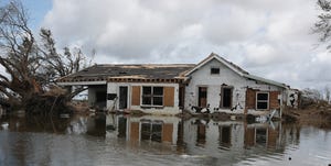 hurricane laura makes landfall on us gulf coast