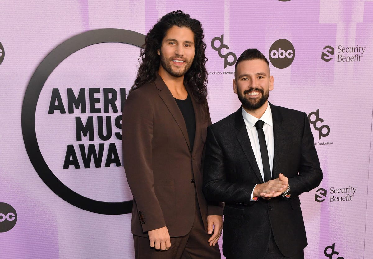 Dan + Shay Singer Shay Mooney Opens Up About His Weight Loss - Shay Mooney Height – Dan + Shay Singer’s Real Height