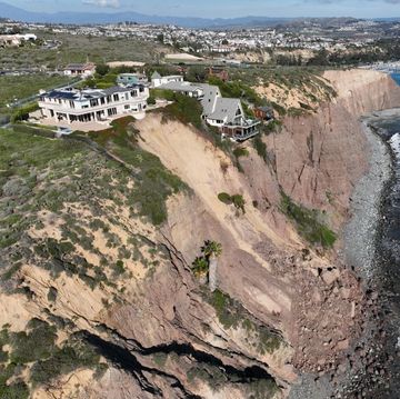 tre case multimilionarie nel sud della california rischiano di franare nel mare