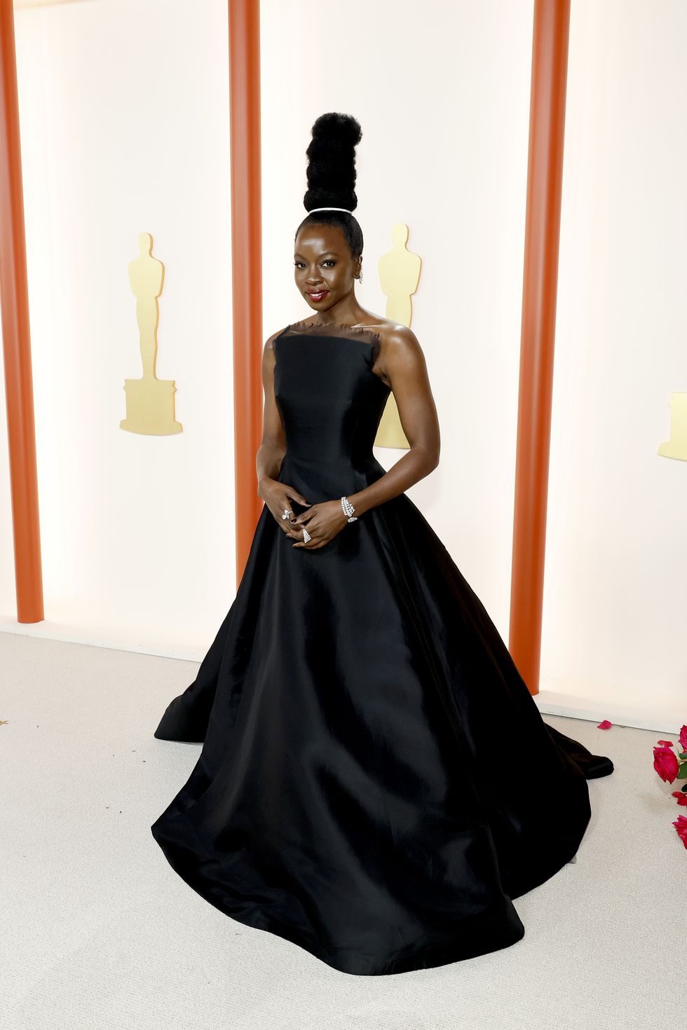 Ana de Armas Wore Louis Vuitton To The 2023 Oscars