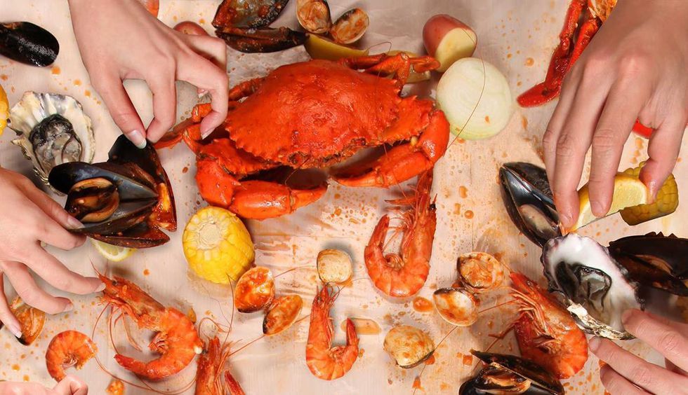 Rock crab, Seafood, Food, Seafood boil, Dungeness crab, Crab boil, Dish, Crab, Cuisine, New england clam bake, 