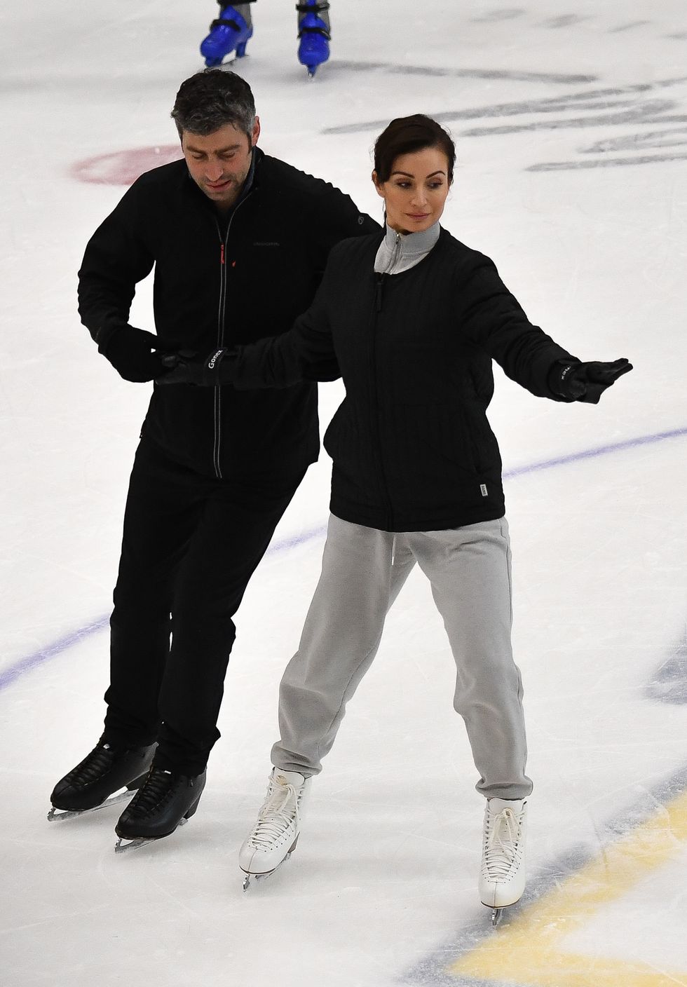 Roxy Shahidi trainiert zum Tanzen auf dem Eis