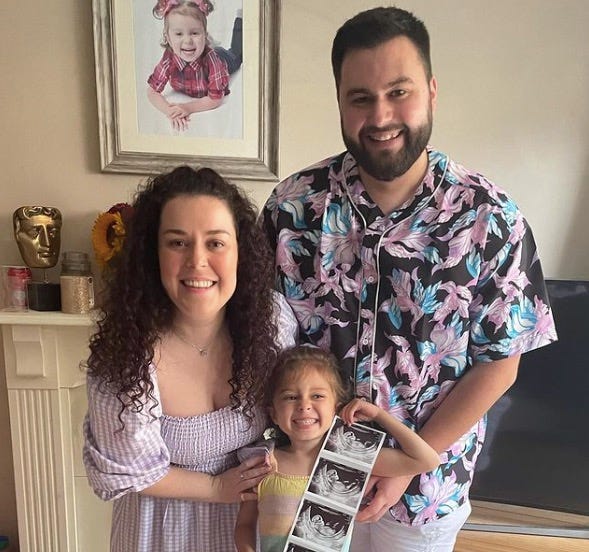 dani harmer announces pregnancy