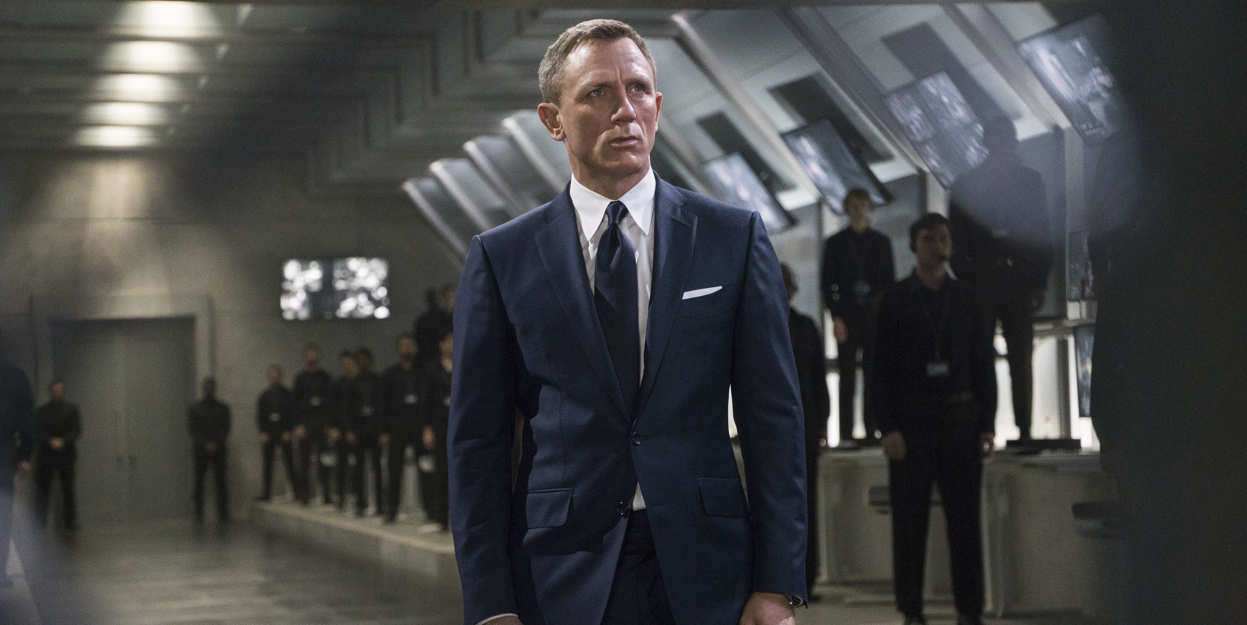 WellBuiltStyle on X: Even though Daniel Craig's suits in the Bond films  have notoriously been too tight/too small, his jacket length in No Time To  Die is a lot better. What you