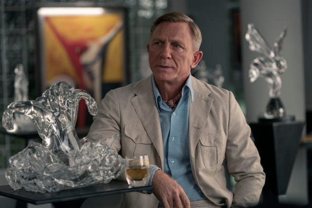 daniel craig , glass onion a knives out mystery