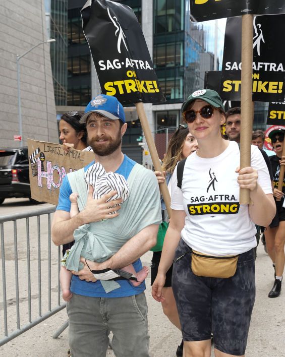sag aftra members join the picket line in new york city