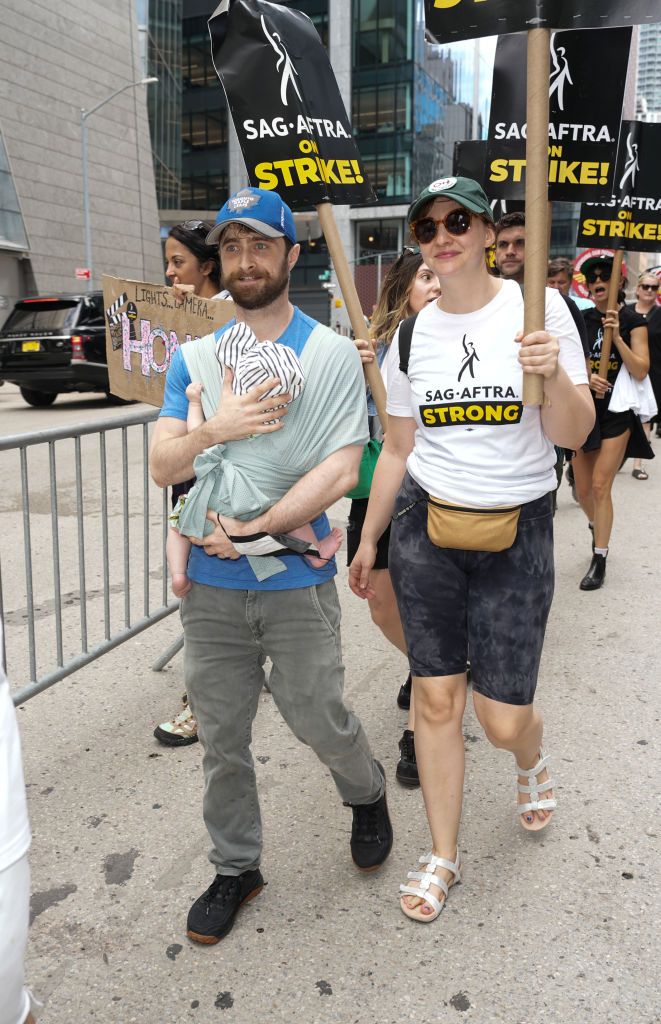 sag aftra members join the picket line in new york city