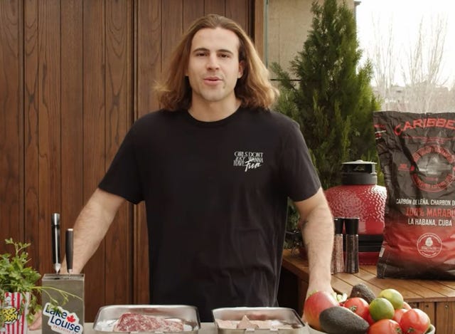 el hijo de rodolfo sancho en su canal de cocina de youtube