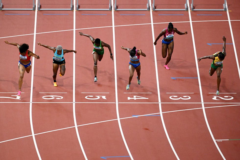 danielle williams gana el oro en los 100 metros vallas en budapest