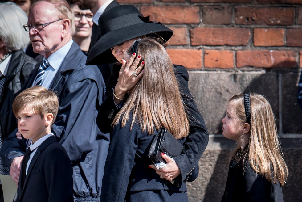 La familia real danesa acude al funeral de los hijos del dueño de ASOS