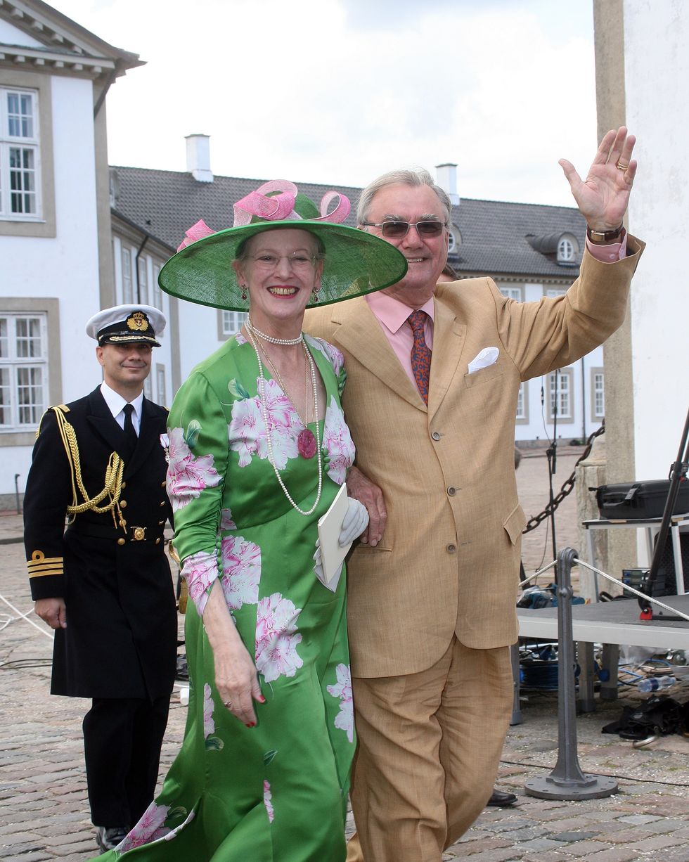 丹麥女王正式退位！英女王最叛逆堂妹、現存皇室最後女君主，真正多巴胺穿搭始祖