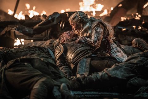 woman crying holding man game of thrones battle