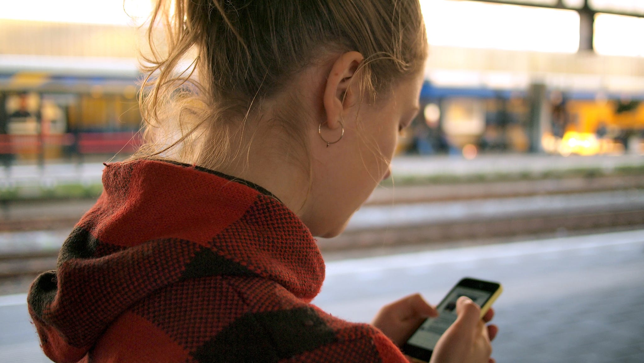 Dopo il successo dei profili di coppia, Facebook sperimenta quelli a trete