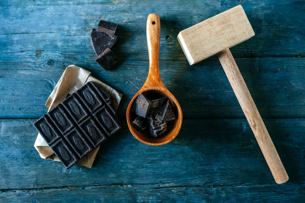 una tableta de chocolate negro