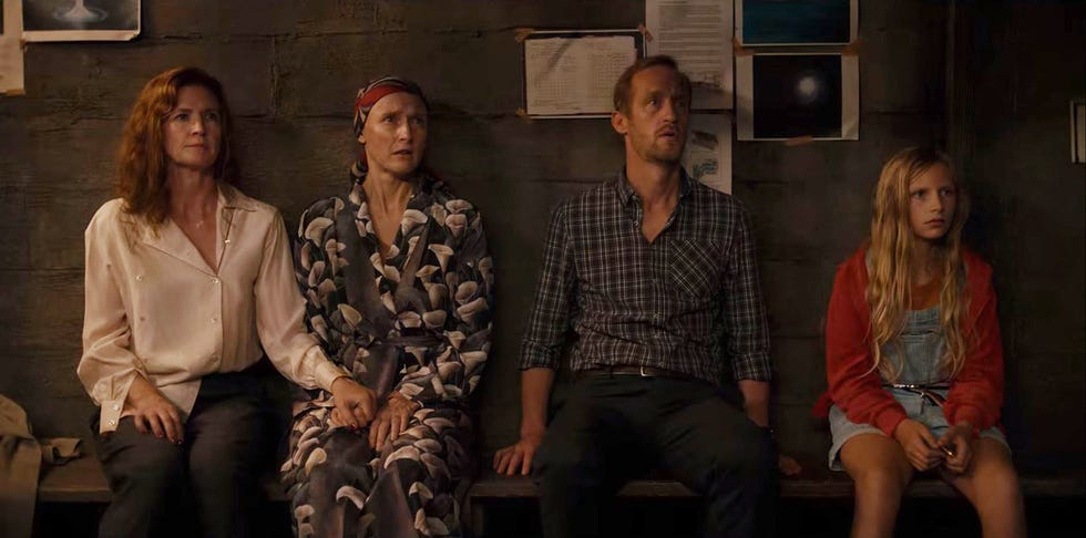 Peter, Elisabeth, Claudia y Regina antes del Apocalipsis en 'Dark'.