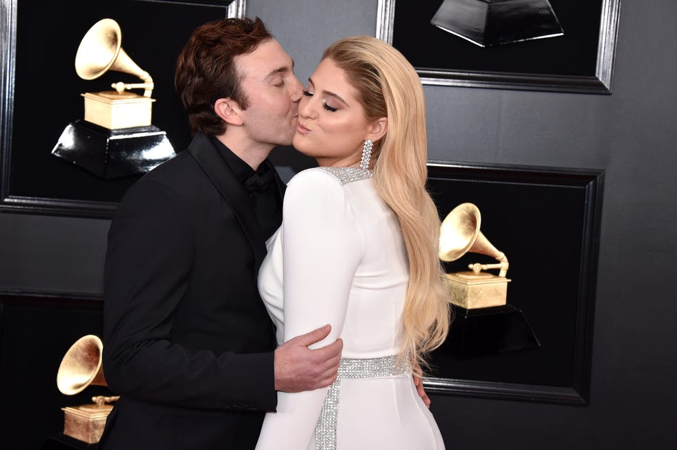 8 Couples Showing Major PDA on the 2019 Grammys Red Carpet