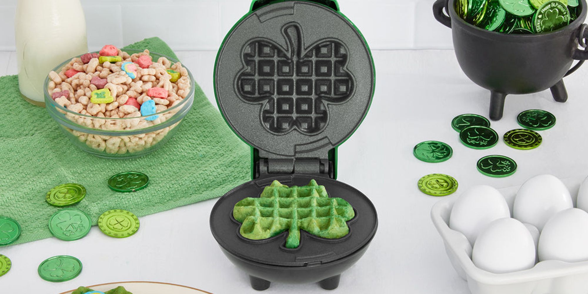 Dash Christmas Tree Mini Waffle Maker - Green