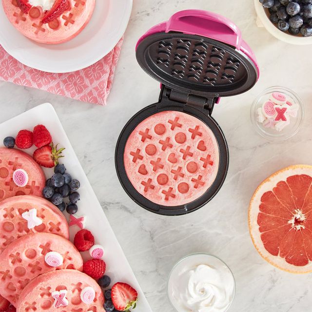dash xo love valentine's day mini waffle maker