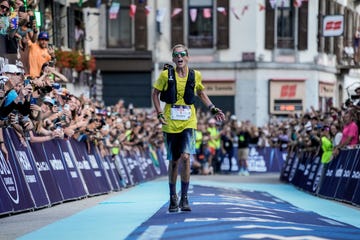 dauwalter approaching finish line