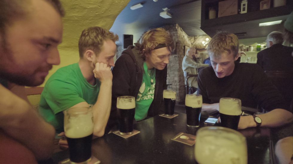 David Paul Cook and the crew from "Dave Goes West" meet in a pub over a few pints of Guinness.