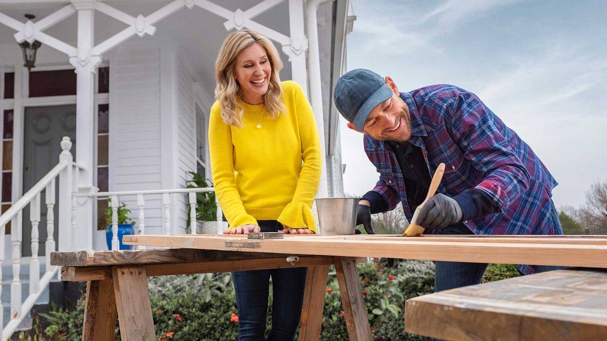 preview for HGTV's 'Fixer to Fabulous' Stars Dave & Jenny Marrs FINALLY Reveal Who Their Favorite Child is