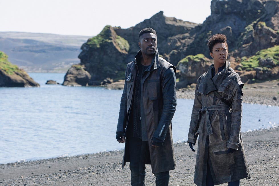 david ajala as cleveland booker, sonequa martin green as burnham,star trek discovery